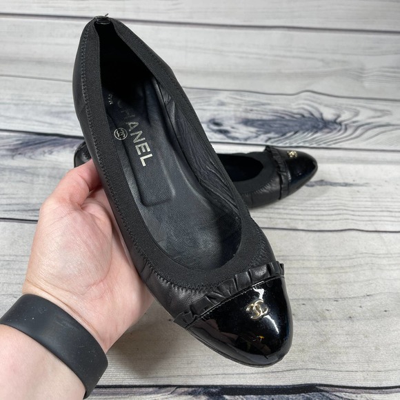 Chanel Black Leather Ruffle Slip on Almond Toe Ballet Flats Size 39 - Picture 3 of 11
